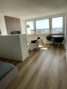 City Loft mit Balkonblick