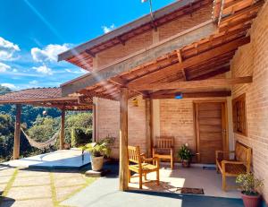 Casa em Santo A do Pinhal, vizinha à Campos do Jordão