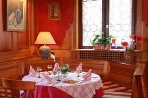 Hotels Hotel Restaurant Pere Benoit : photos des chambres