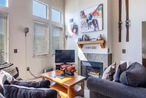 2 Bedroom Condominium with Loft #303E room in Crestview Condominiums