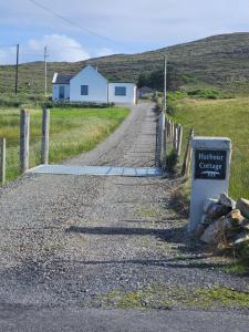 Achill Island Holiday home by the Sea - Idyllic views, Sleeps 6, Full kitchen, Fireplace and Wifi throughout