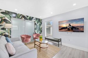 Walk To Coral Gables | SLEEP 8| Free BEACH Package