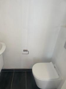Center Rooms & Apartments With Free Parking