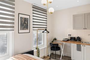 Cosy Gem next North Mid Hospital & Hotspur Stadium