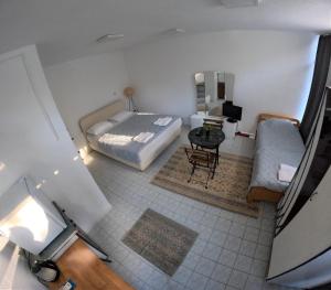 Globe Apartments