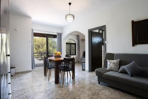 Pelekanos Beachfront Apartment