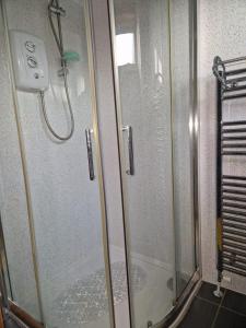 Vibrant Room in Centeral Ayr