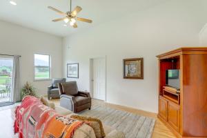 23 Mi to Glacier Natl Park Mtn-View Gem with Patio