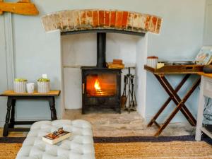 1 Bed in Minterne Magna 87379