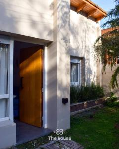 Casa con piscina en City Bell