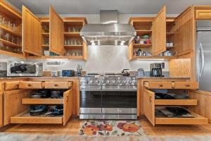 Wooded Escape in Tahoe Vista Private Hot Tub