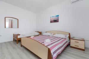 Apartments with parking space Sumpetar, Omis - 950