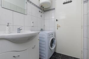 Apartments with parking space Sumpetar, Omis - 950