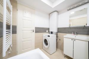 City Park Harmony Duplex - near Heroes square