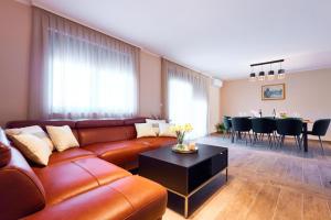 Family friendly house with a swimming pool Karlovac - 22371