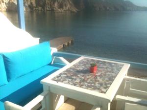 Oneiro Beach Bungalow Studio Milos Greece