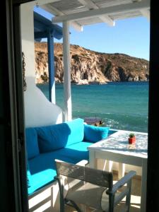 Oneiro Beach Bungalow Studio Milos Greece