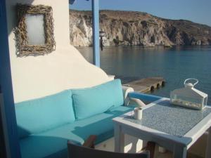 Oneiro Beach Bungalow Studio Milos Greece