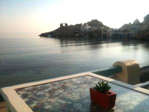 Oneiro Beach Bungalow Studio Milos Greece