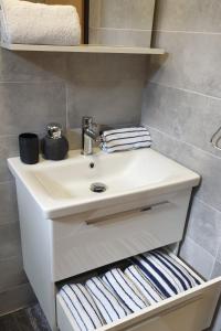 Apartments with parking space Vrsi - Mulo, Zadar - 24619