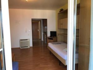 Apartments by the sea Tucepi, Makarska - 24643