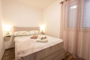 Family friendly house with a swimming pool Kastel Novi, Kastela - 24698