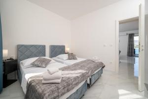 Apartments with parking space Mastrinka, Ciovo - 24727