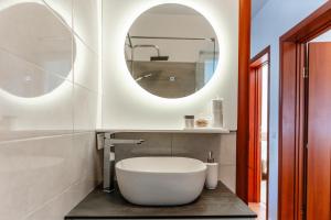 Apartments with parking space Vir - 24513