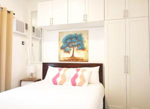 Cozy 1-BR Condo in Antara Residences