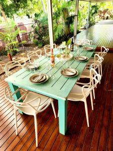 Clifton Beach Family Retreat with Pool