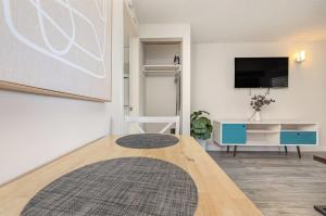 Stunning Ocean Views, Elegant 1-bdr Condo 4th FL Boardwalk Beach Resort