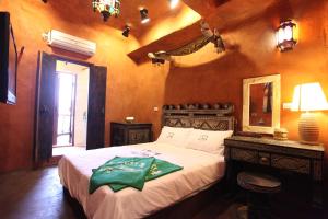 Phòng Cổ Điển Giường Đôi Có Ban Công (Classic Double Room with Balcony)