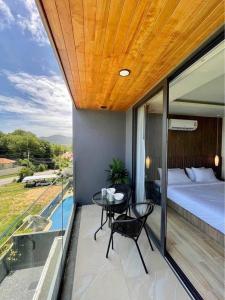 Sea Breeze 2 Bedrooms Rawai Naiharn Beach