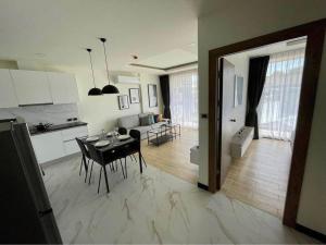 Sea Breeze 2 Bedrooms Rawai Naiharn Beach