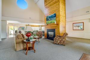 Salt Pond --- 38435 Mainsail Dr #9