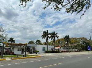 Hotel Campestre Serrania de Manacacias