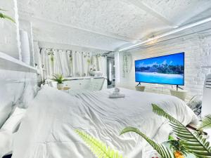 Love hotels Spa privatif Balneotherapie MYKONOS , 4 personnes Max, avec TV XXL - Espace intime : photos des chambres