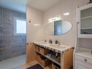 Maison spacieuse à 600m du lac, 8 pers., piscine - FR-1-50-161