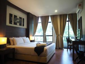 Samsuria by the Beach