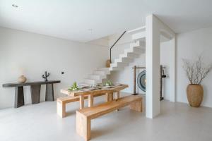 Villa SANKARA - Rooftop 3BR Villa with Brasero & Cinema - Sunset view - Canggu Beach