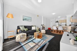 Stylish CBD Stay 2BR with Balcony & Wi-Fi