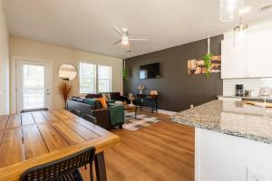 Brand New Downtown Beach Stay,WilmingtonPoolWiFi