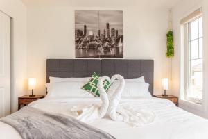 Spacious New 4BR25BANiagaraSleeps 15