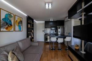 Golden Studio - GRU 1214