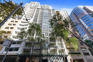 CBD crib - Skyline views meet pool & gym living - KS004