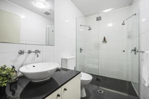 CBD crib - Skyline views meet pool & gym living - KS004