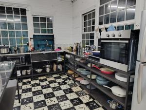 Vintage and Colonial House - 7min from Airport