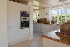 Modern Holiday HomeIndoor And Outdoor Merge