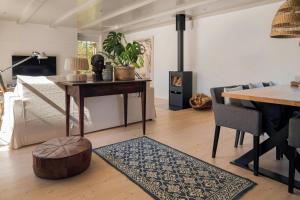 Modern Holiday HomeIndoor And Outdoor Merge