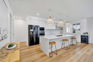 Cinema Pool Pets 4b2b Bargara Headlands